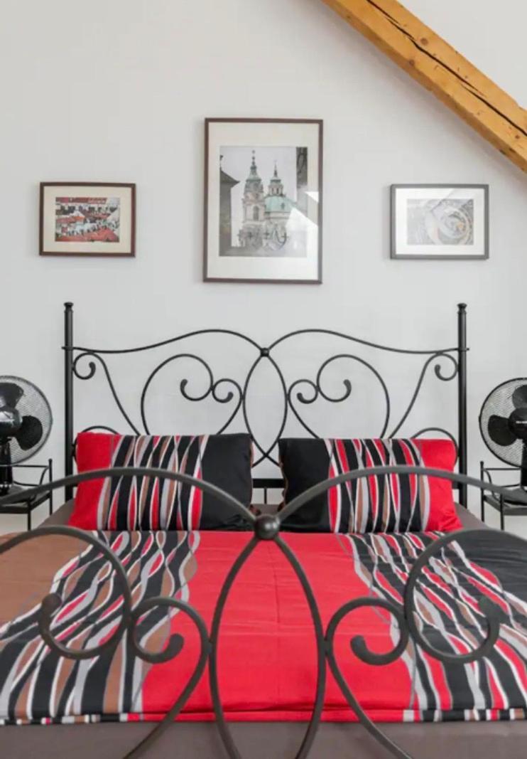 Lenka'S Cozy Red Studio + Lenka'S Cozy Gold Apartment ปราก ภายนอก รูปภาพ